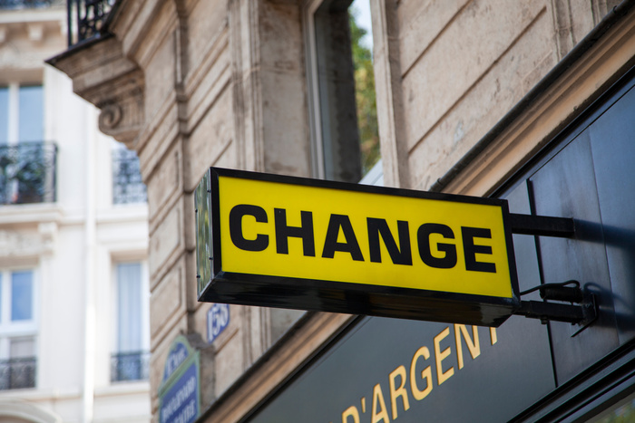 (3) 現地で両替