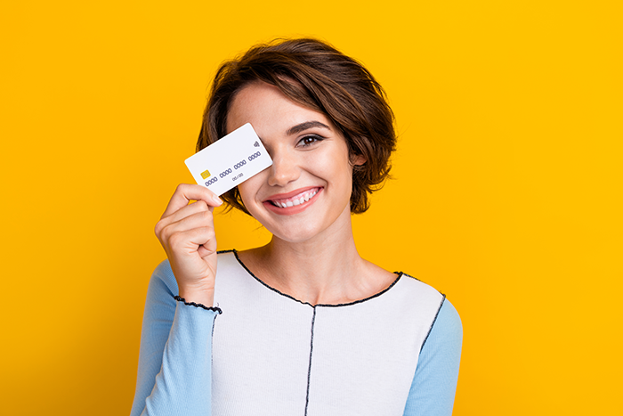 クレジットカードとあわせて持ちたい外貨が使えるデビットカードとは