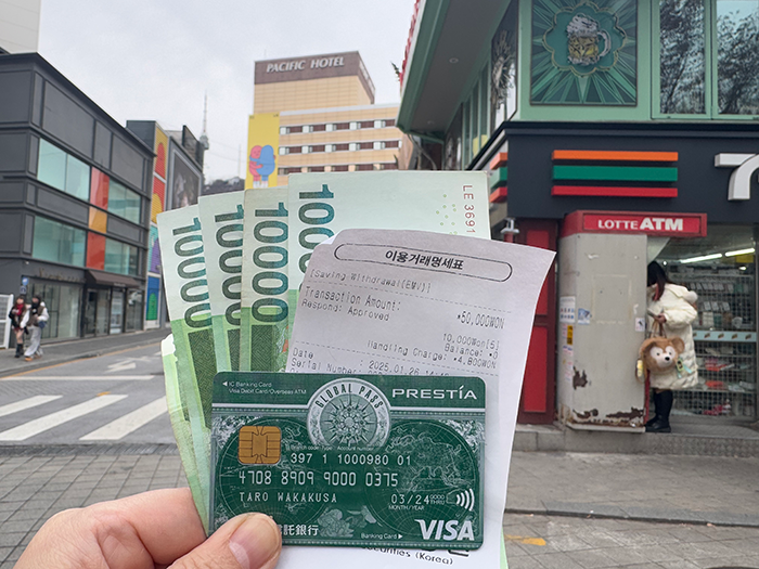 デビットカードを使ってATMで現金を引き出す GPcardB券面
