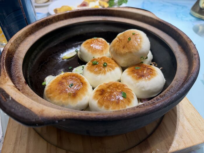 生煎包（シェンジエンバオ）── 焼き小籠包
