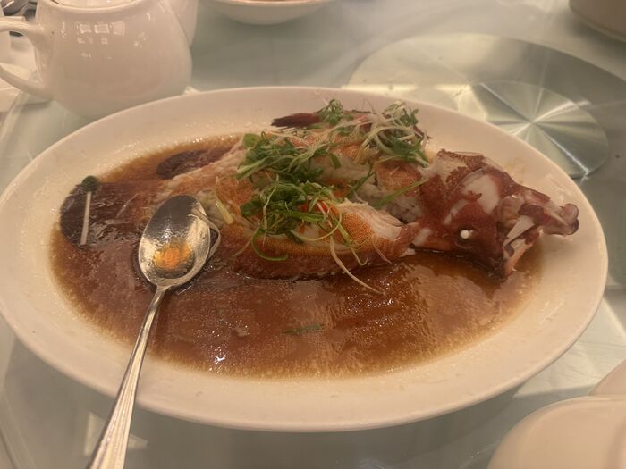 清蒸魚（チンジョンユー）── 丸ごと蒸し魚