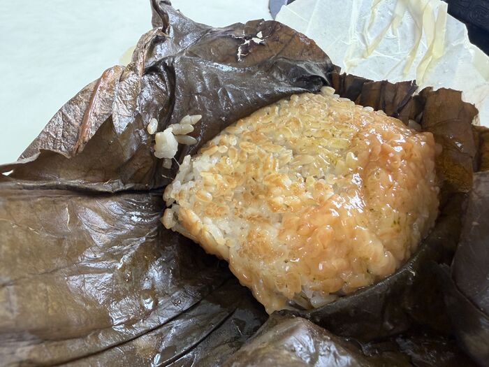 荷葉飯（ホーイエファン）── 蓮の葉おこわ