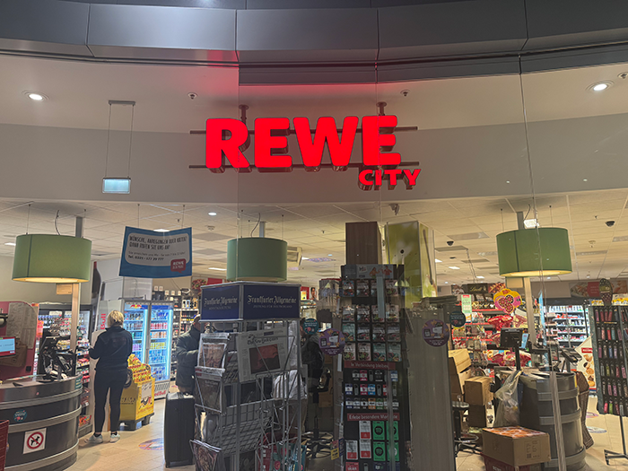 市内のスーパーマーケットやドラッグストア