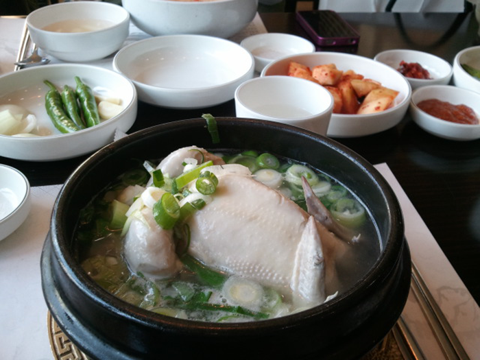 参鶏湯(サムゲタン)