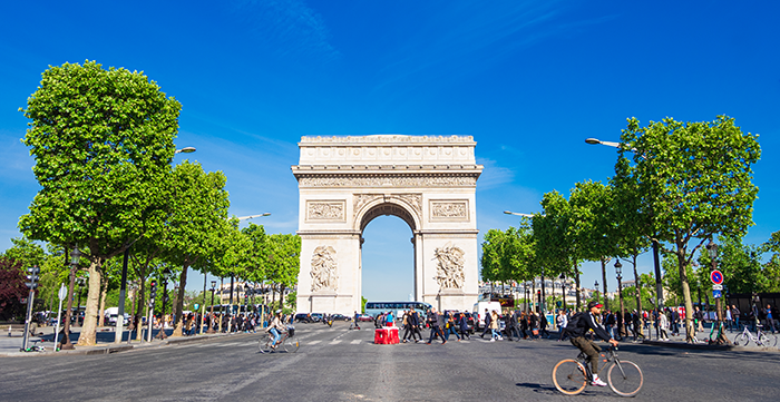 エトワール凱旋門（Arc de Triomphe de l'Étoile）・シャンゼリゼ通り（Avenue des Champs-Élysées）