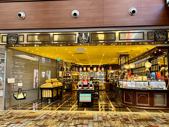 高級ブランドが揃う免税店・お土産店