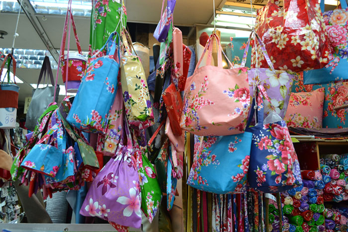 台湾花布のポーチ